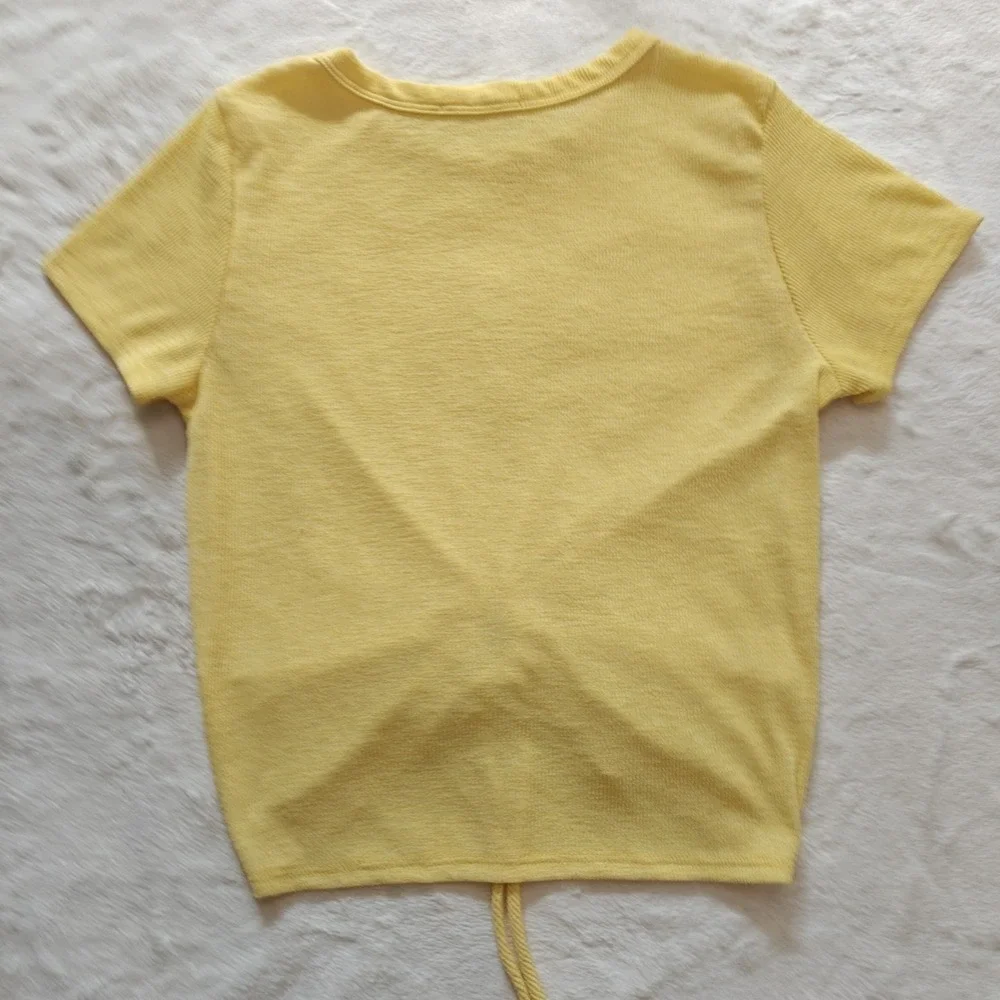 Love Culture Size Small Yellow Tie Front Key Hole Rib-knit Crop Top Short Sleeve